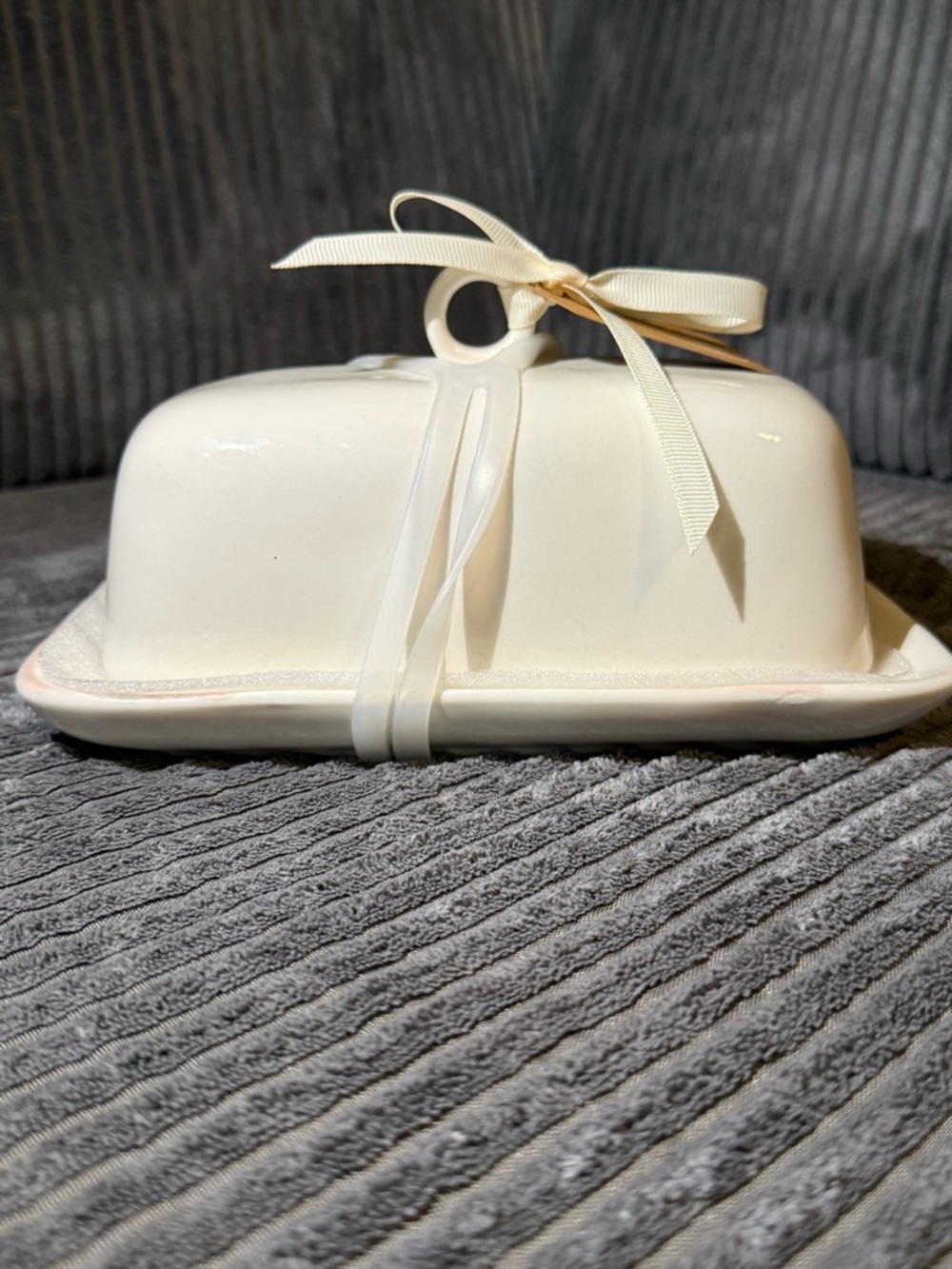 Rae Dunn White Ceramic Butter Dish with Rustic Pink Accents- FARMHOUSE - NWT - Picture 8 of 8
